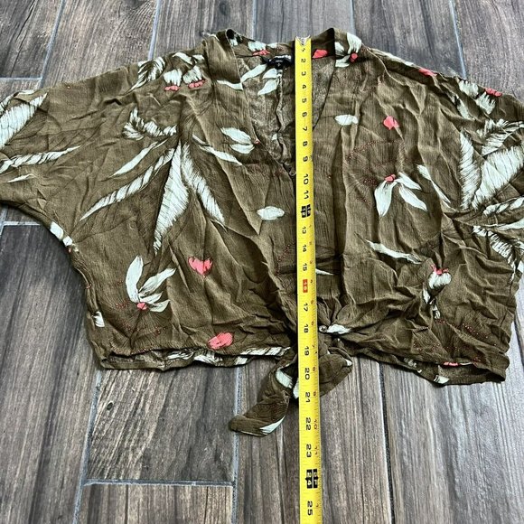 express green button tie front floral Hawaiian size small - Picture 3 of 5